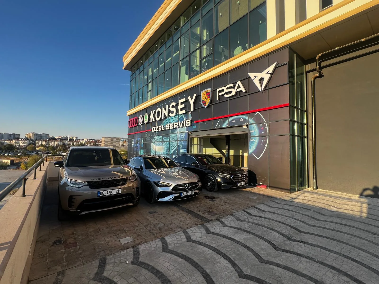 Konsey Özel Servis dış cephesi ve girişi